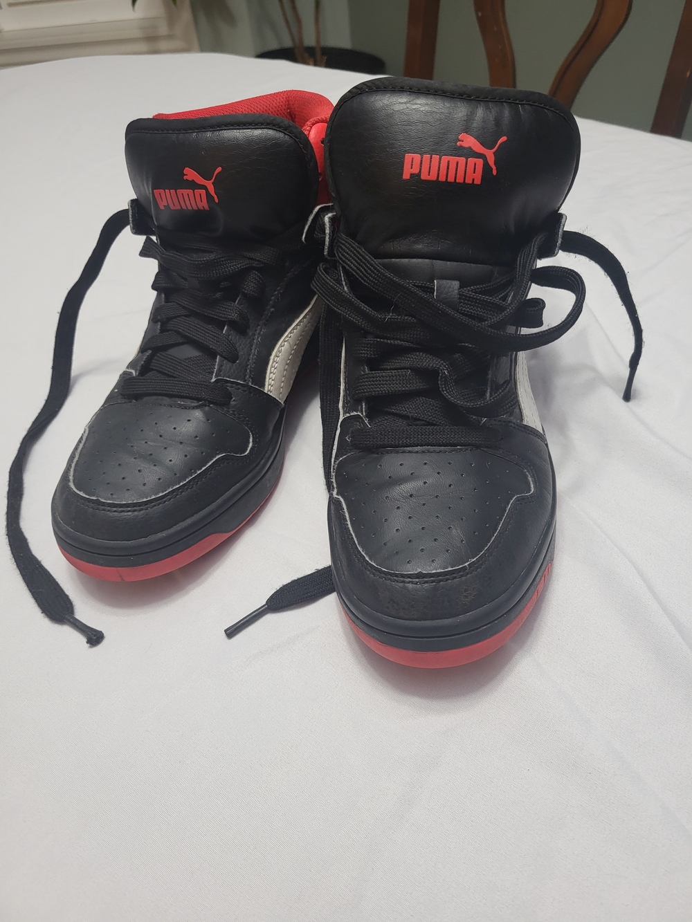 Puma Black and Red Men's Mid-Top Sneakers